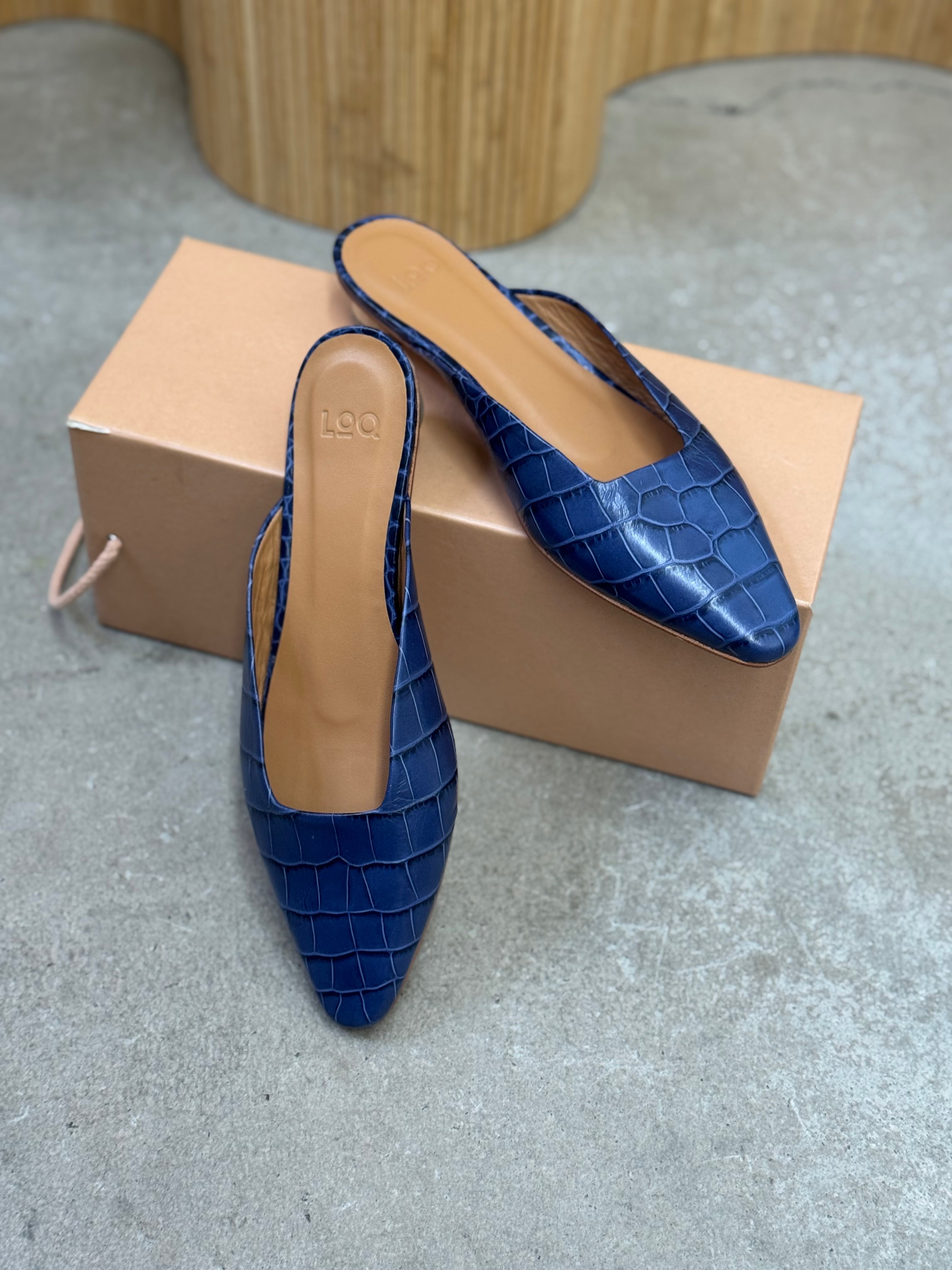 LoQ Leather Alligator Pointed Slides