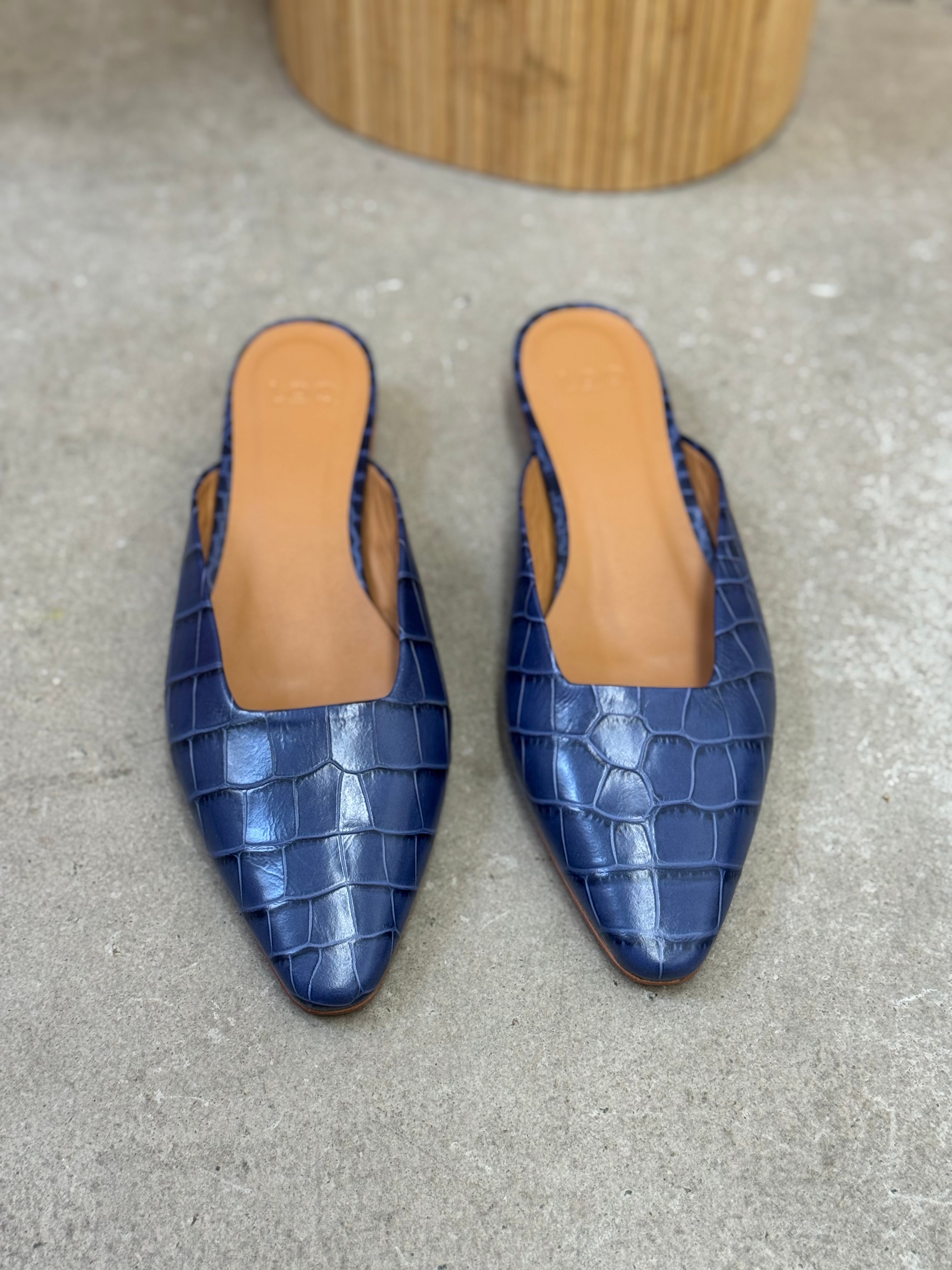 LoQ Leather Alligator Pointed Slides